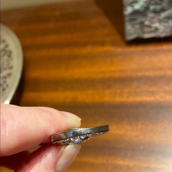 Elegant Avon Silver Tone Women's Ring with Clear Stones - Picture 3 of 6